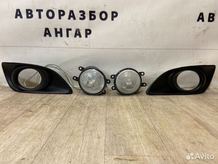 Фара противотуманная передняя Toyota Avensis T25