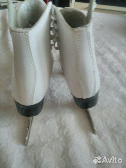 Коньки фигурные р.34 Scorpion новые