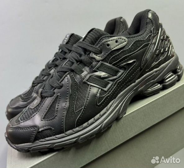 Черные New Balance 1906