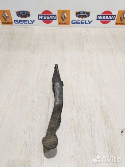 Педаль сцепления Renault logan