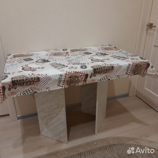 Кухонный стол