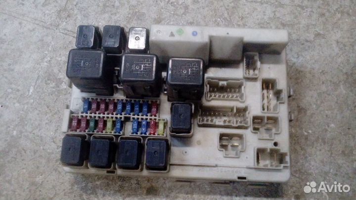 Блок предохранителей под капот Ниссан Мурано Z50