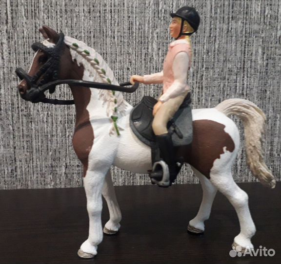 Лошади с наездниками Шляйх