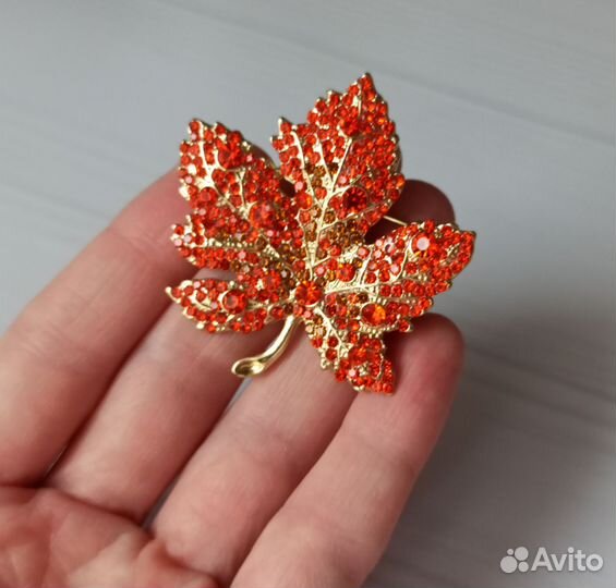 Брошь Кленовый лист