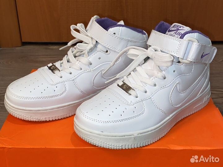 Новые кроссовки (37,5-38 размер)
