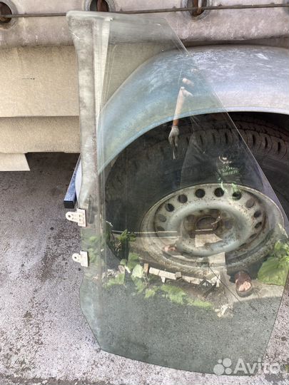 Стекло водительское Ниссан Навара D22