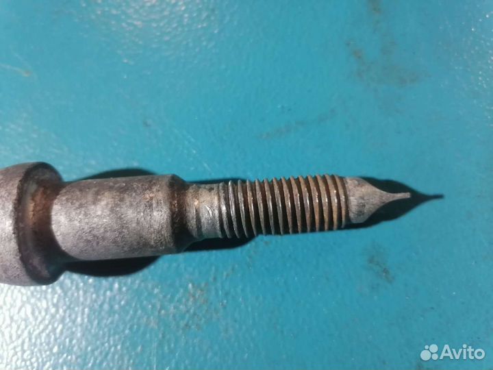 Буксровочный крюк