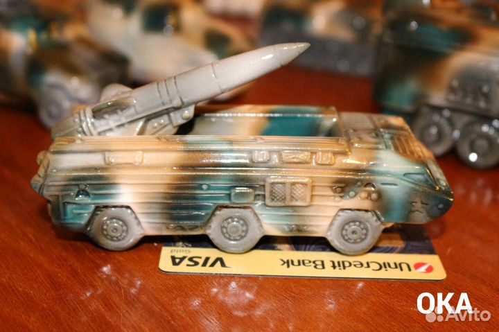 Фарфор из серии Модели военной техники.Танки