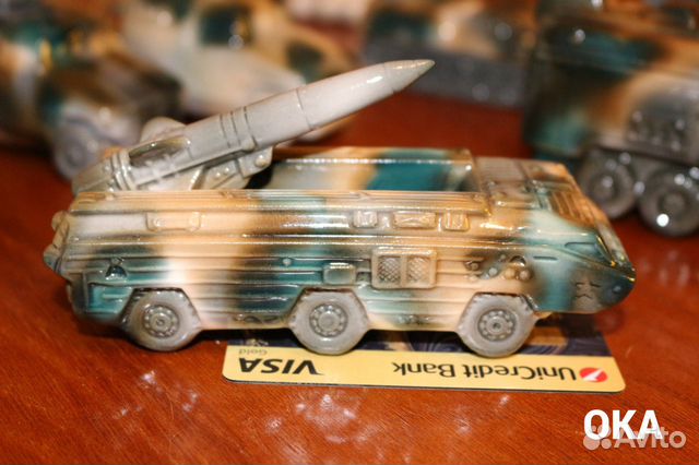 Фарфор из серии Модели военной техники.Танки