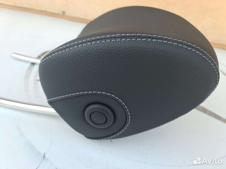 Новый подголовник передний правый Mercedes W213