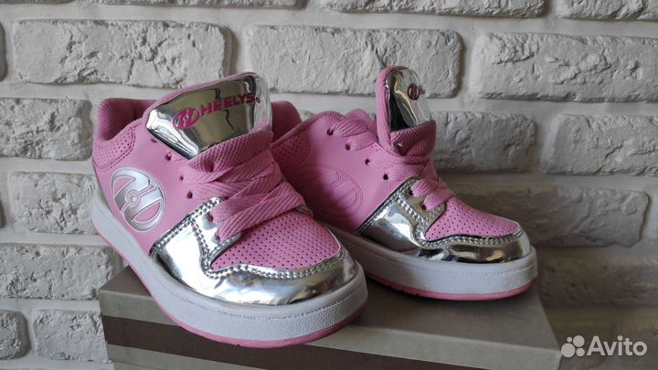 Кроссовки на роликах heelys