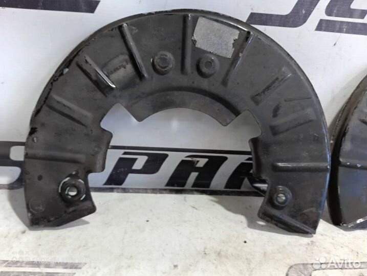 Пыльник тормозного диска передний Audi Q7 4L 3.0