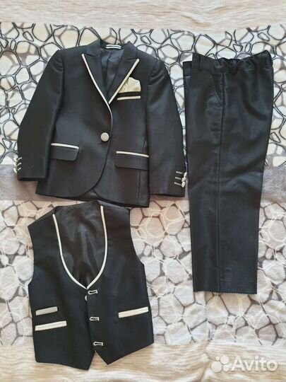 Костюм тройка классический на мальчика