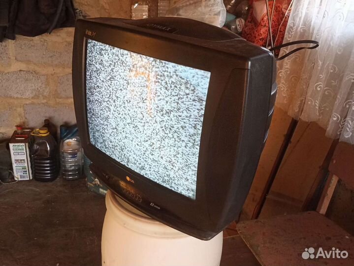 Телевизор бу, в принципе включается