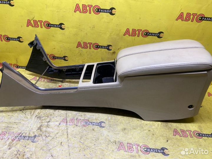 Подлокотник Nissan Fuga Y50 VQ35DE 2006