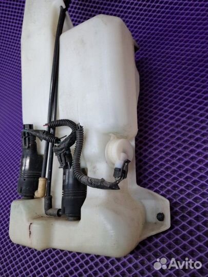 Бачок стеклоомывателя Cadillac Escalade GMT820 LQ9