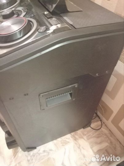 Портативная минисистема LG xboom OM7550