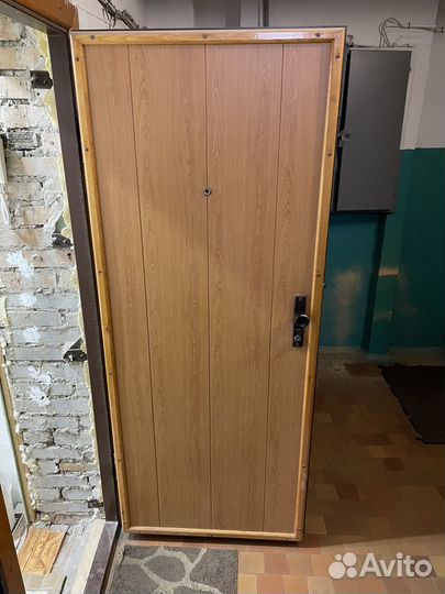 Металлическая дверь бу