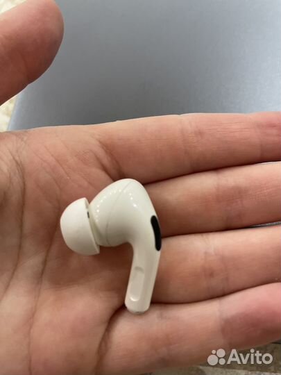 Левый наушник airpods pro 1