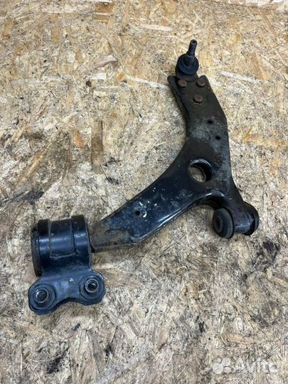 Рычаг передний левый Ford Focus 2 2010