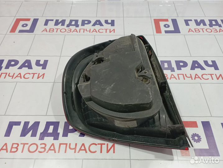 Фонарь задний правый Renault Simbol (LB) 8200403982