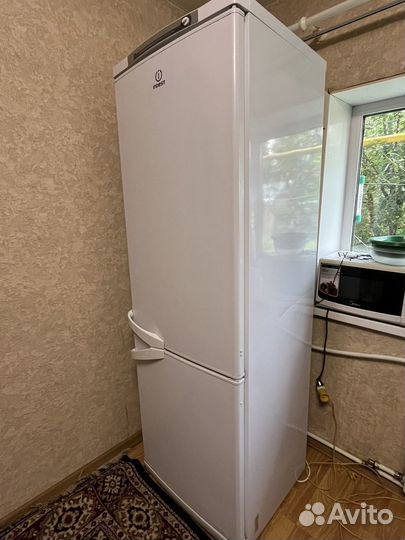 Бронь Холодильник бу Indesit