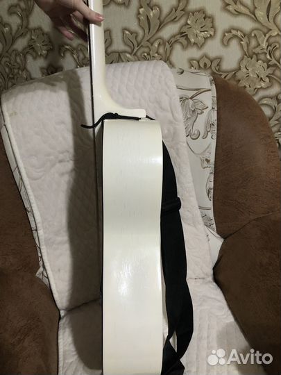 Акустическая гитара