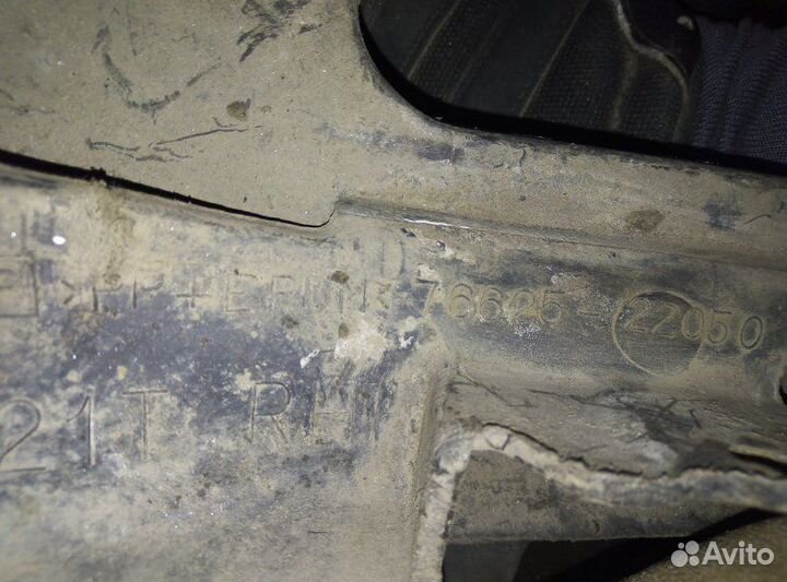Брызговик задний правый Toyota Mark 2 GX90