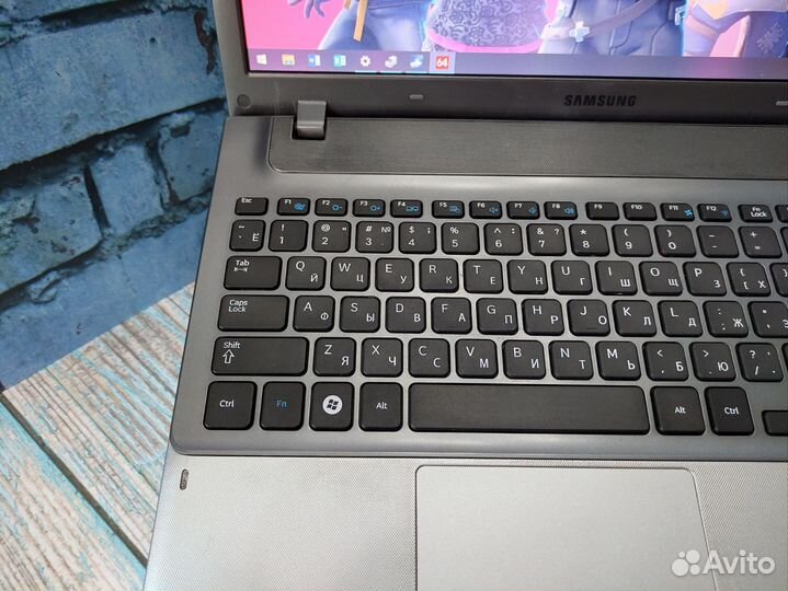 Шустрый ноутбук Samsung AMD A10/6Gb/HD7600M