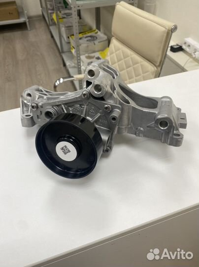 Помпа BMW 11517643067 бмв B58