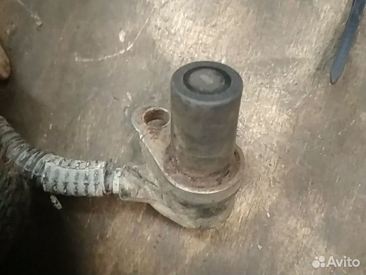 Hyundai Galloper II датчик ABS задний левый