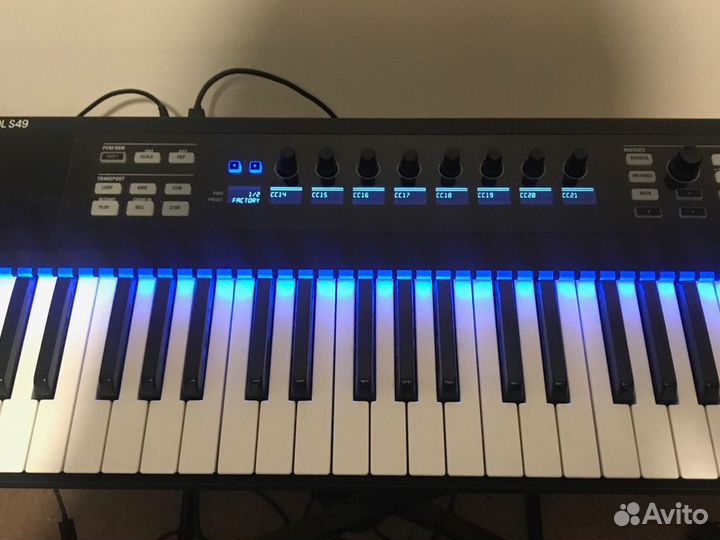 Native Instruments Komplete Kontrol S49 (Код A526)