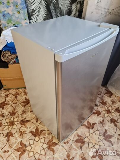 Холодильник мини Midea. Объём 93л, Высота 85см
