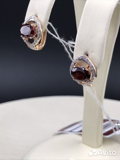 Золотые серьги с гранатом новые 585 РФ