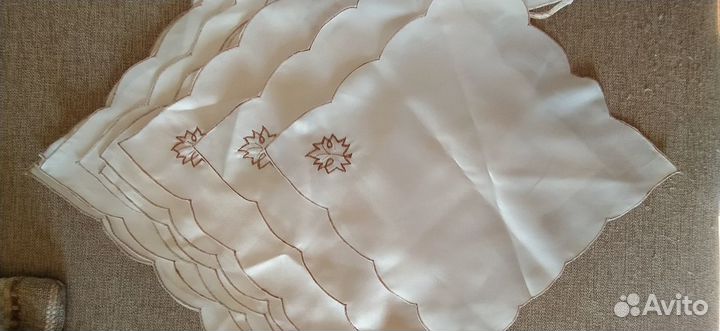 Праздничная скатерть с салфетками