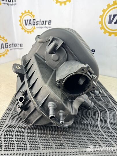 Коллектор впускной Volkswagen Golf 5 2006