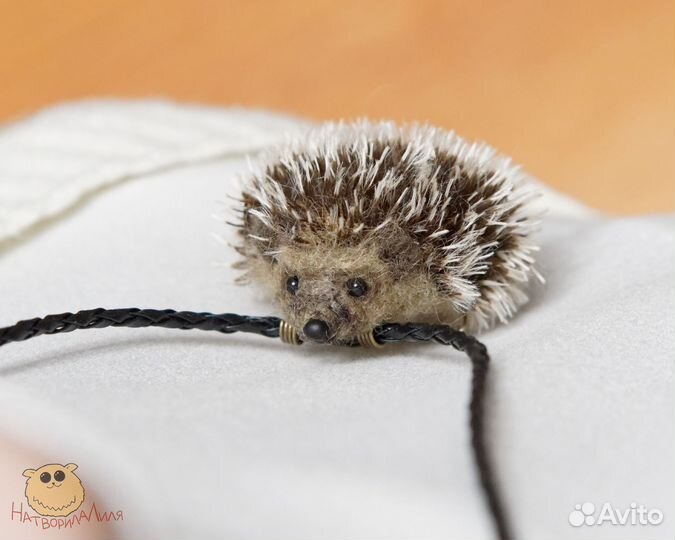 Подарок ручной работы кулон Ёжик тёмный