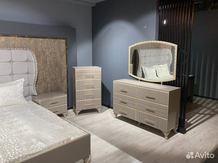 Спальный гарнитур