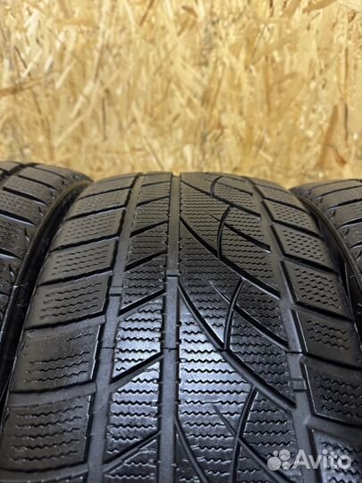 Jinyu Winter JW-51 225/40 R18 92H