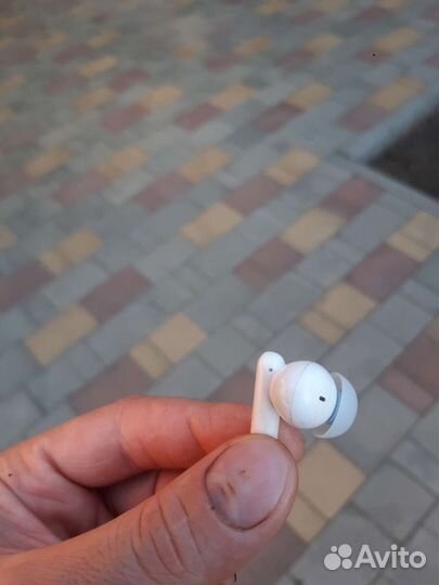 Левый наушник Oppo Enco Free 2i