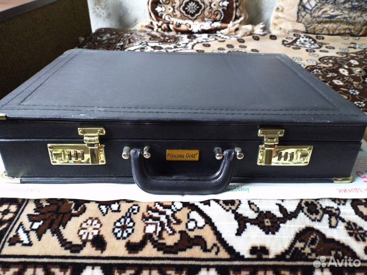 Чемодан для хранения столовых приборов