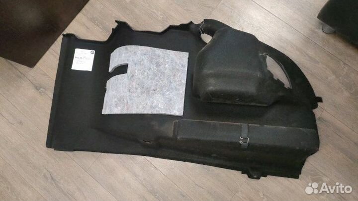 Обшивка багажника правая Bmw 650I E63 N62N 4.8