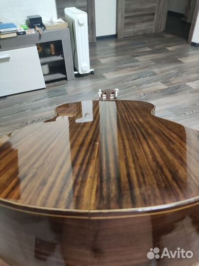 Классическая мастеровая гитара