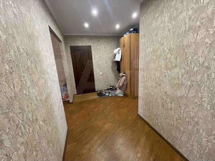 4-к. квартира, 77 м², 1/3 эт.