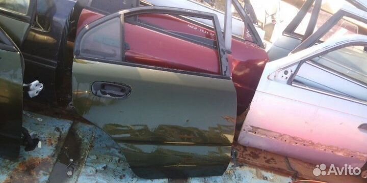 Дверь Mitsubishi Carisma