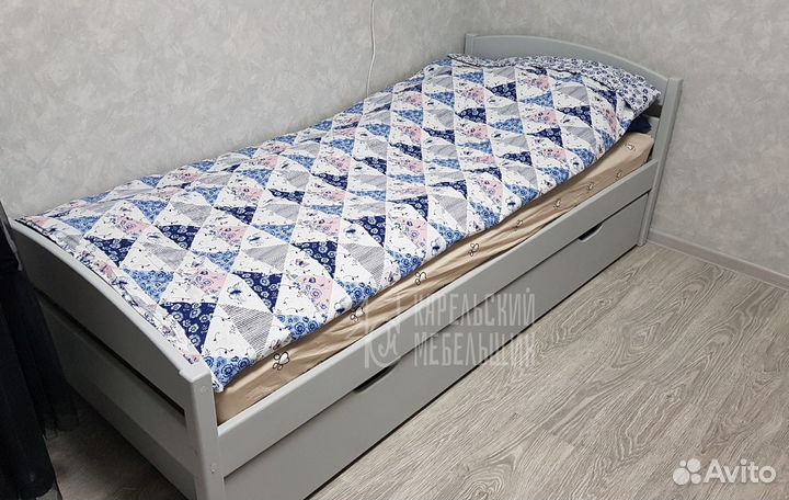 Кровать из массива дерева