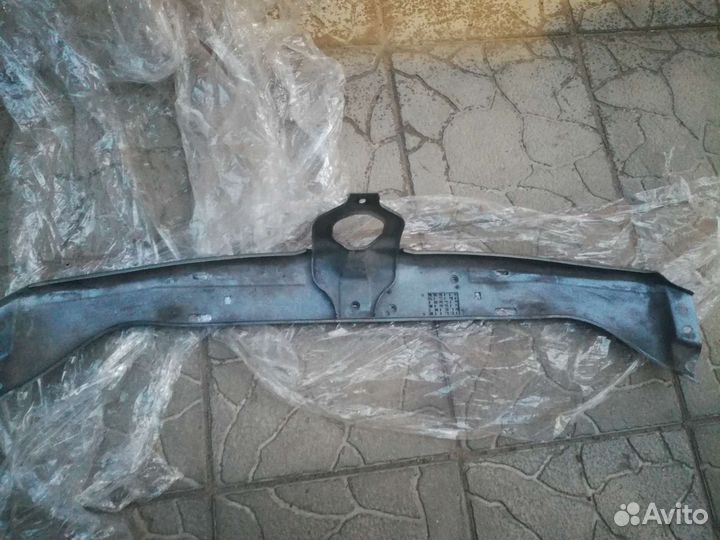 Верхняя планка телевизора радиатора mercedes w210