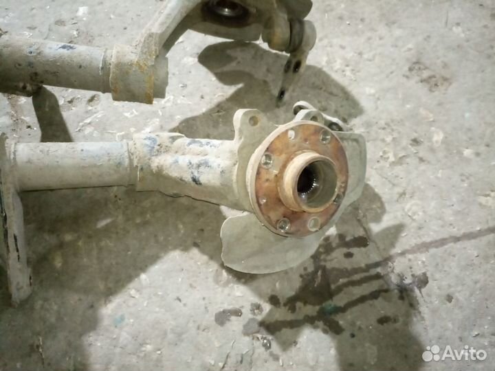 Стойки пружины опорники ступица перед Дэу нексиа