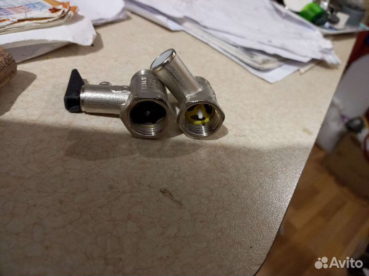 Обратный, предохранительный клапан для бойлера