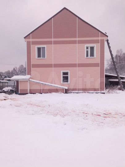 Коттедж 200 м² на участке 15 сот.